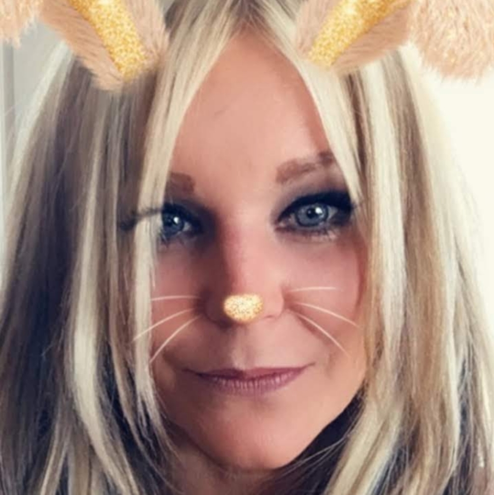 ♥Meet your Posher Barbie, ♥female business owner ♥